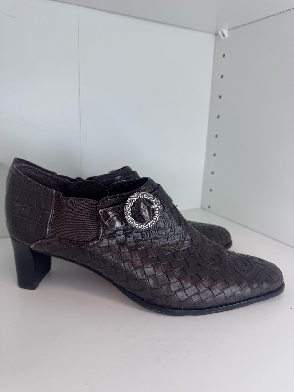 Brighton Troy Brown Woven Leather Heels 8.5M Silver Buckle